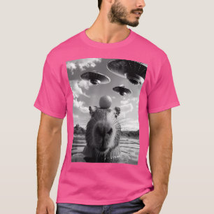 Camiseta Funny Capybara Selfie Com Alienígena Ufos
