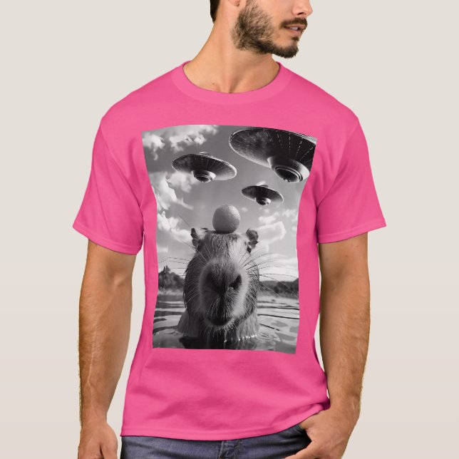 Camiseta Funny Capybara Selfie Com Alienígena Ufos (Frente)