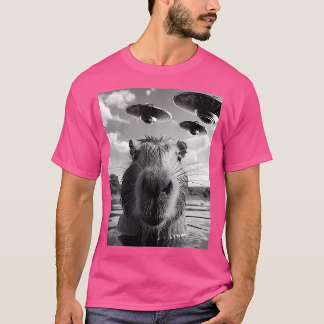 Camiseta Funny Capybara Selfie Com Alienígena Ufos (Frente)