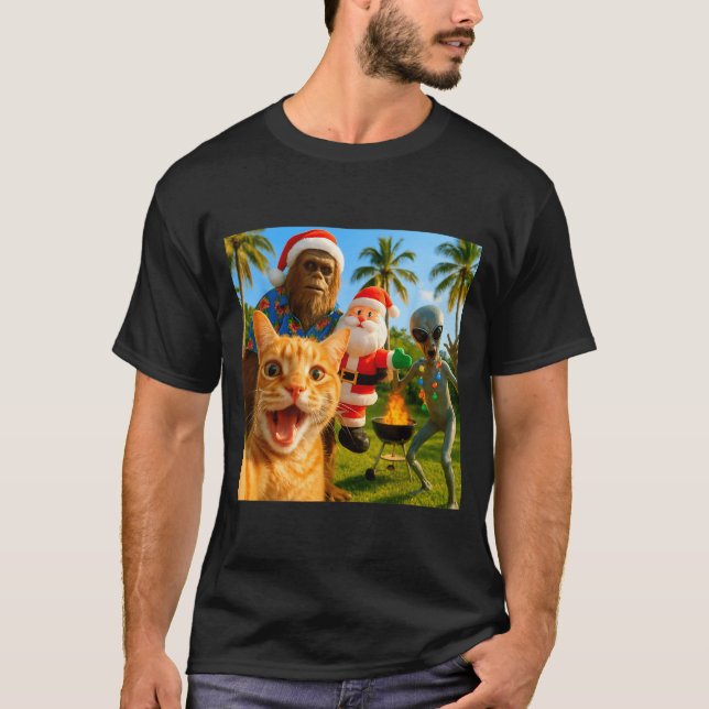 Camiseta Funny Christmas Cat Selfie With Bigfoot &amp; Alie (Frente)