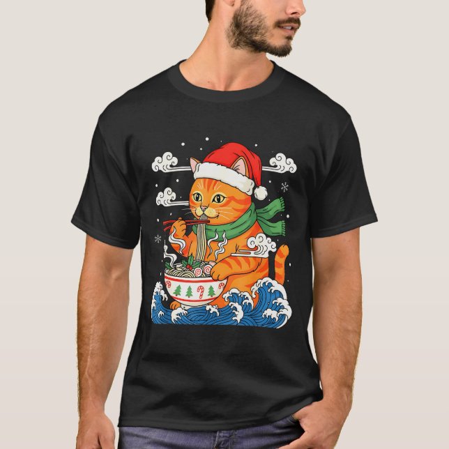 Camiseta Funny Christmas Ramen Cat Eating Noodles Japanese  (Frente)