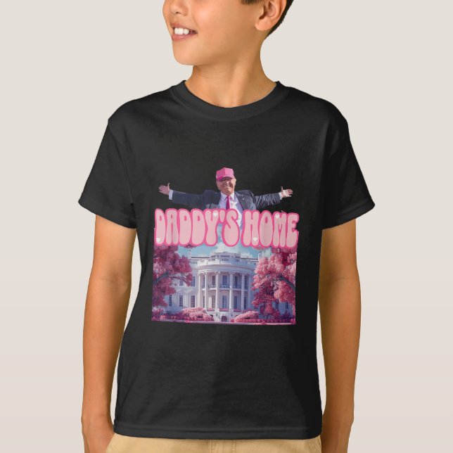 Camiseta Funny Daddys Home Trump Pink 2024 Leve América de  (Frente)