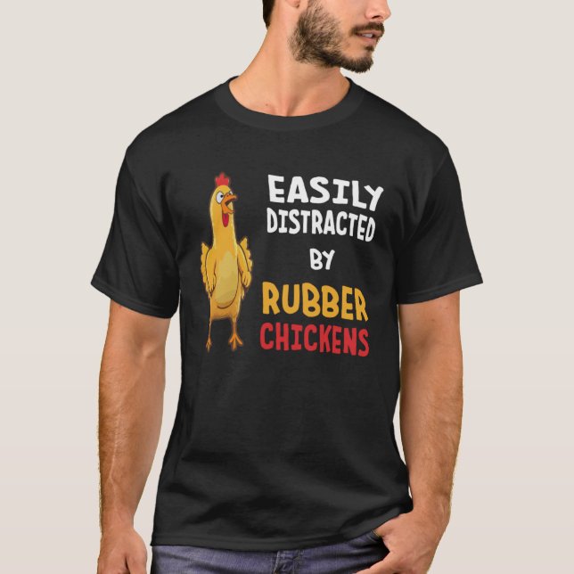 Camiseta Funny Easily Distracted By Rubber Chickens (Frente)