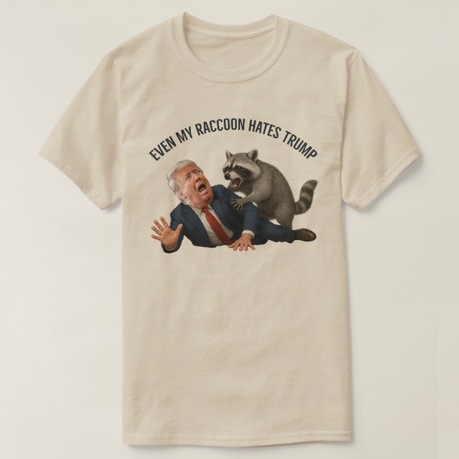 Camiseta Funny Even My Raccoon Loves Trump 2025 Anti-Trump  (Frente do Design)