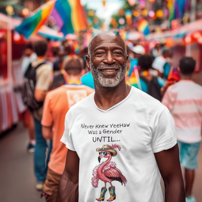 Camiseta Funny Flamingo Rodeo Drag Queen LGBTQ (Flamboyant flamingo LGBTQ pride shirt on Black Gen X  male model. Western drag look boa and boots.)