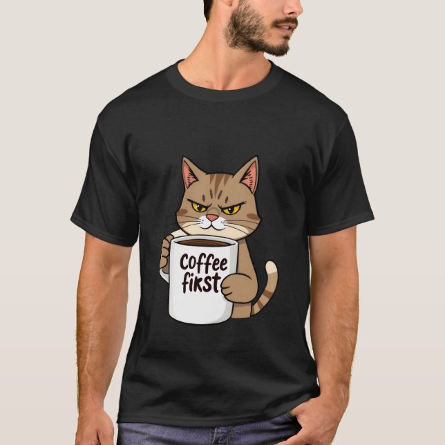Camiseta Funny Grumpy Tabby Cat Coffee First Morning ✨🐾☕ (Frente)