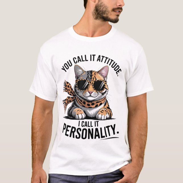 Camiseta Funny "I Call It Personality" Sassy Fashion Cat✨🕶 (Frente)