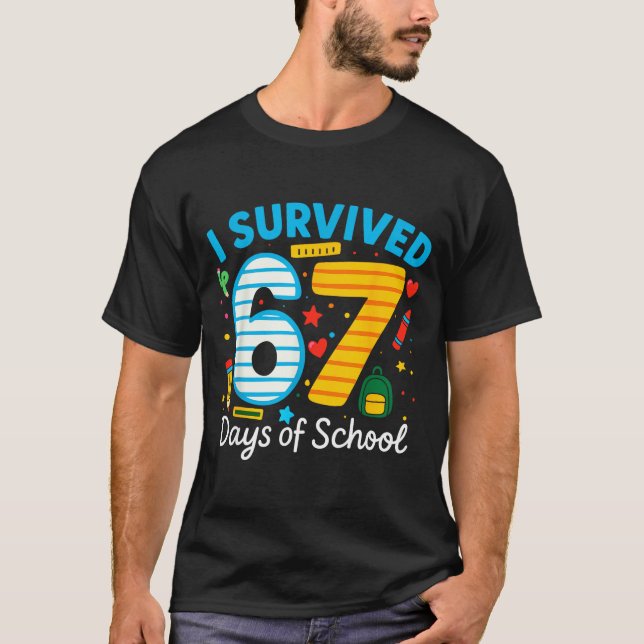 Camiseta Funny I Survived 67 Days Of School Teacher Student (Frente)