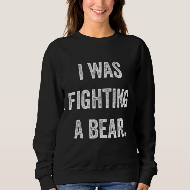 Camiseta Funny Injury Get Well Gift - I was fighting a bear (Frente)