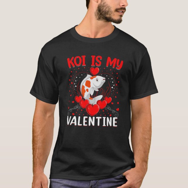 Camiseta Funny Koi É O Meu Namorados Dia de os namorados De (Frente)