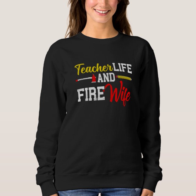 Camiseta Funny Life Fire Wife Teacher And Firefighter Wife  (Frente)