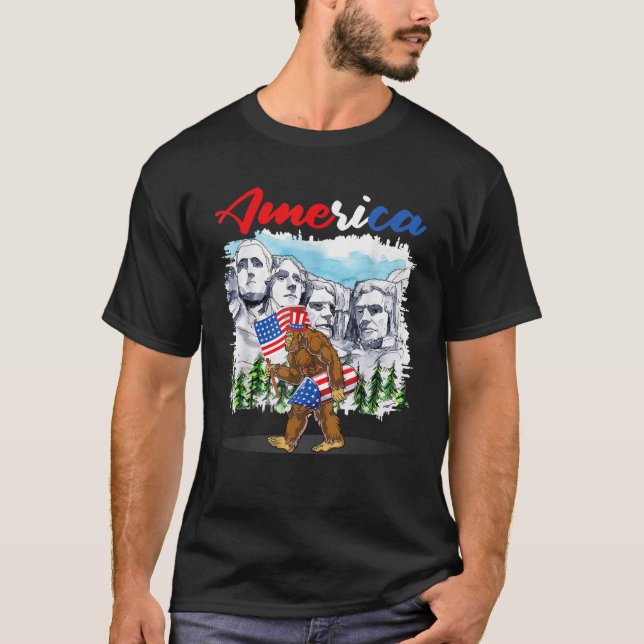 Camiseta Funny Monte Rushmore Bigfoot American Flag Indepen (Frente)