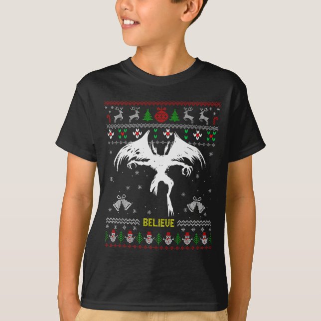 Camiseta Funny Mothman Ugly Christmas Sweater Believe Crypt (Frente)