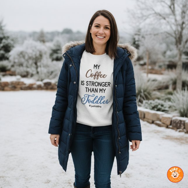 Camiseta Funny “My Coffee Is Stronger Than My Toddler"  (Criador carregado)