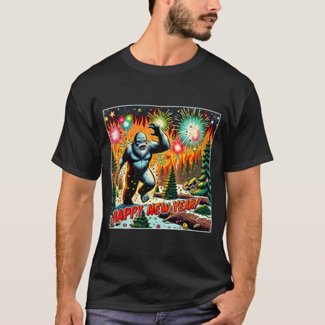 Camiseta Funny New Years Eve 2024 Bigfoot And Fireworks Hum (Frente)