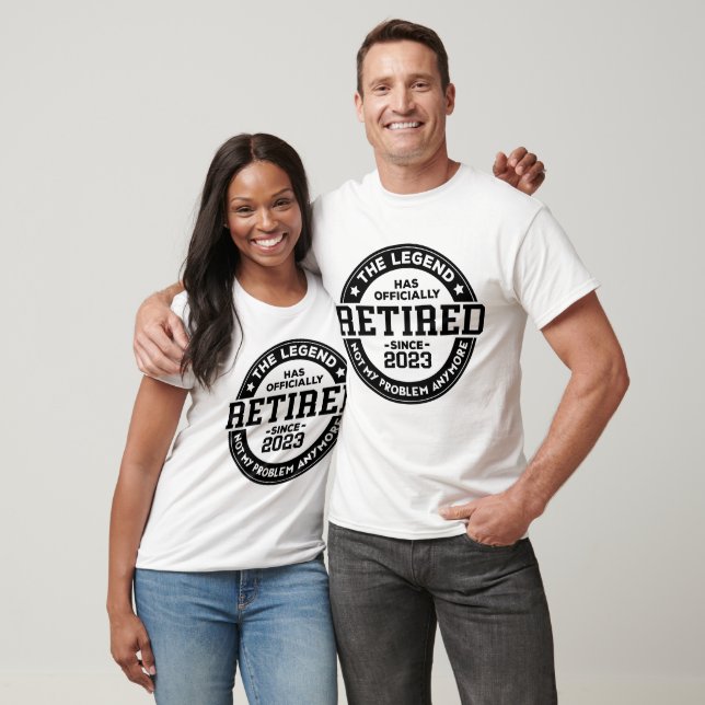 Camiseta Funny Oficialmente Aposentado 2023 (Unissex)