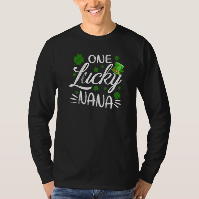 Camiseta Funny One Lucky Nana Matching Family Saint Patrick (Frente)