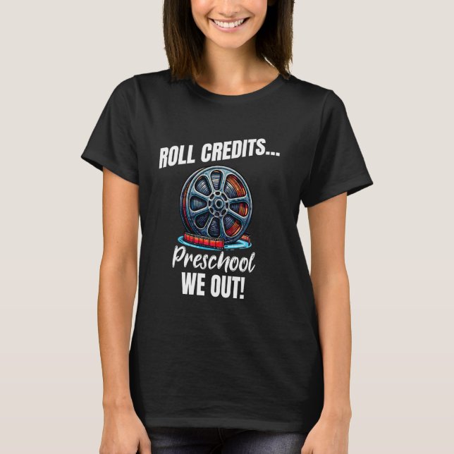 Camiseta Funny Preschool Graduation Roll Credits We Out Tea (Frente)