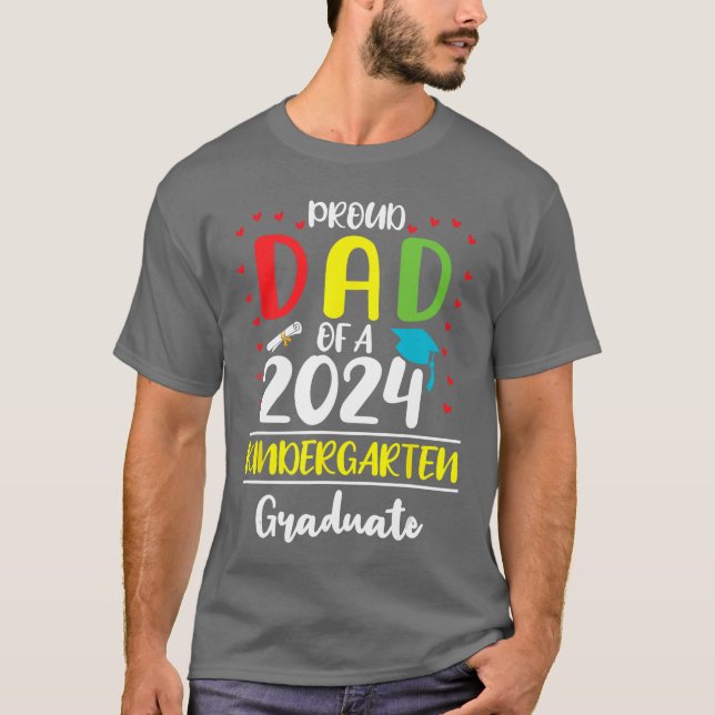 Camiseta Funny Proud Dad of a Class of 2024 Kindergarten Gr (Frente)