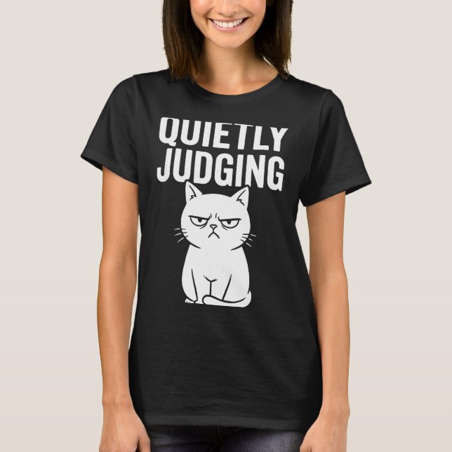 Camiseta Funny Quietly Judging Sarcastic Crazy Cat Lover Gr (Frente)