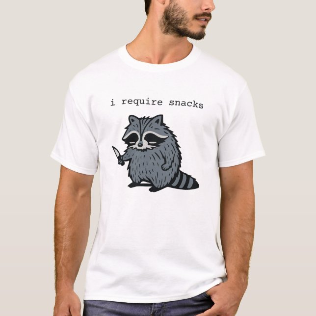 Camiseta Funny Raccoon “I Require Snacks” Cartoon Design (Frente)