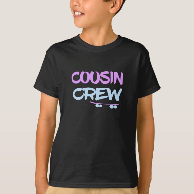 Camiseta Funny Retro Cousin Crew Retro (Frente)