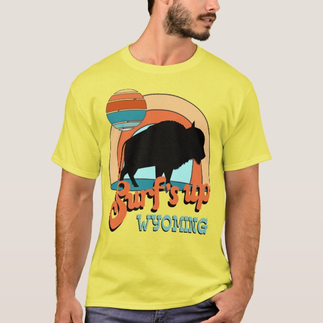 Camiseta Funny retro surfs up surfing buffalo Wyoming (Frente)