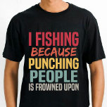 Camiseta Funny Retro Vintage Fora de Pão Negro<br><div class="desc">Esta Camisa Negra apresenta uma engraçada "Retro Vintage Outdoor Fisheries Lover Cotes". Melhor Presente De Entusiasta De Pesca Exterior.</div>