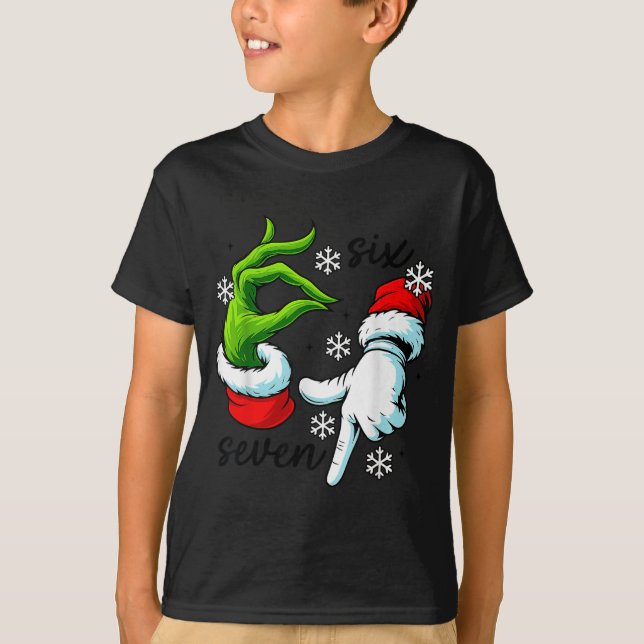 Camiseta Funny Six Seven 67 Meme 6 7 Christmas Elf Hand Boy (Frente)