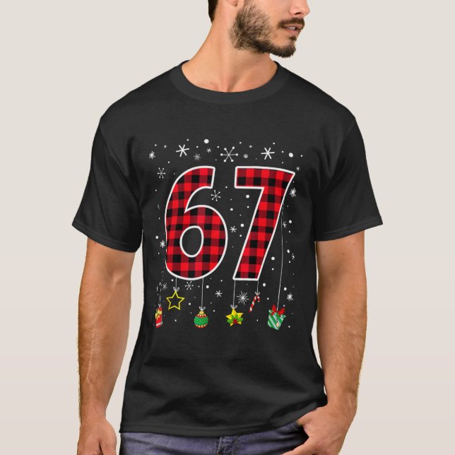 Camiseta Funny Six Seven 6 7 Meme 67 Christmas Red Plaid Xm (Frente)