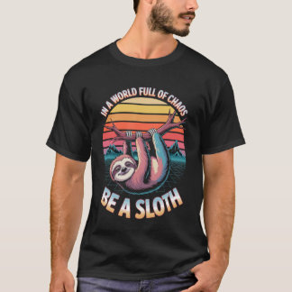 Camiseta Funny Sloth in A World Full of Chaos Be A Sloth