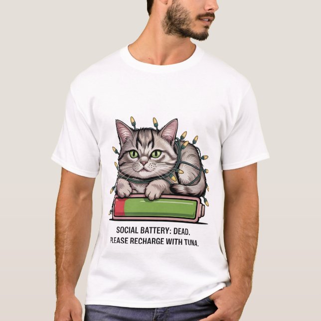 Camiseta Funny "Social Battery Dead" Cute Cat Recharge 🔋🐈 (Frente)