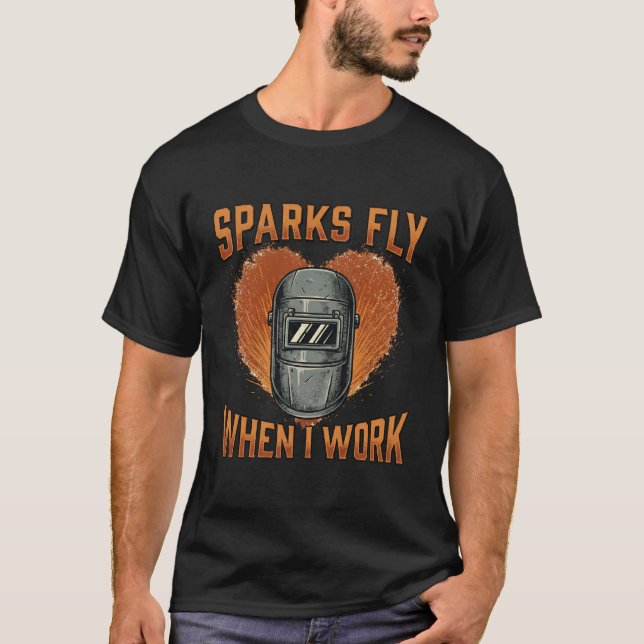 Camiseta Funny "Sparks Fly When I Work" Welder Helmet  (Frente)