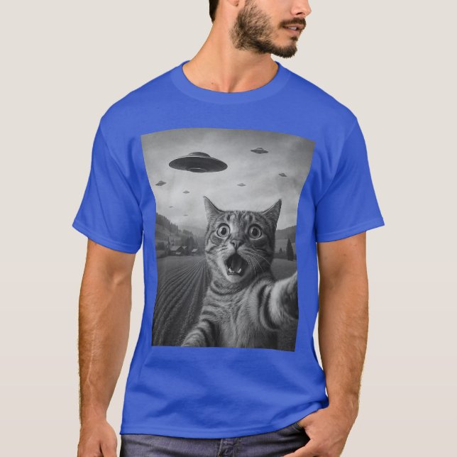Camiseta Funny Surprised Scared Cat Sie with Alien UFO Cat  (Frente)