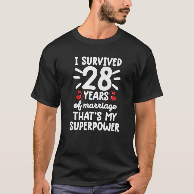Camiseta Funny Survived 28 Years Of Marriage 28Th Wedding A (Frente)
