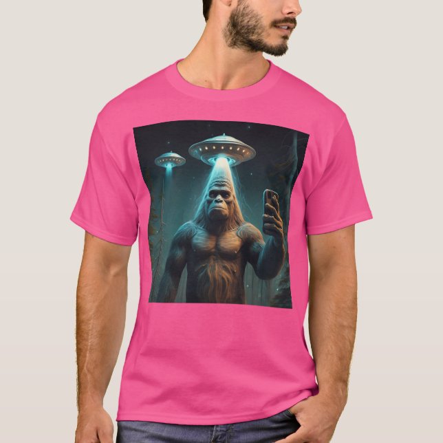 Camiseta Funny Única Selfie De Pé Grande Com Ufos Estranho (Frente)