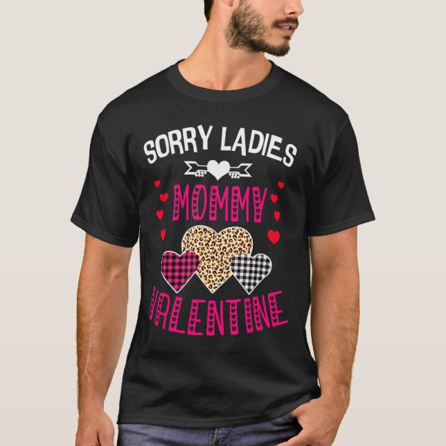 Camiseta Funny Valentine Day Shirt Sorry Ladies Mommy Is My (Frente)