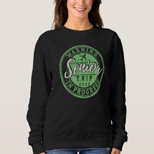 Camiseta Funny Warning Senior Trip In Progress 2023 Retirem (Frente)