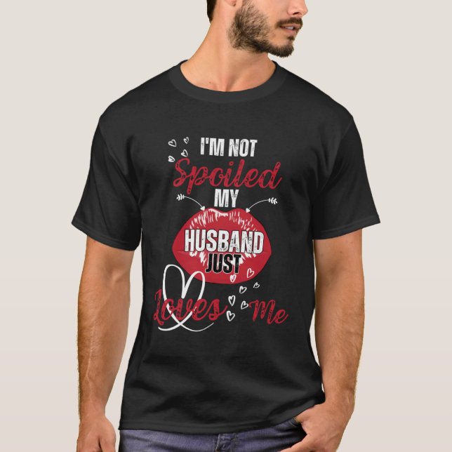 Camiseta Funny Wife I'm Not Spoiled My Husband Just Loves M (Frente)