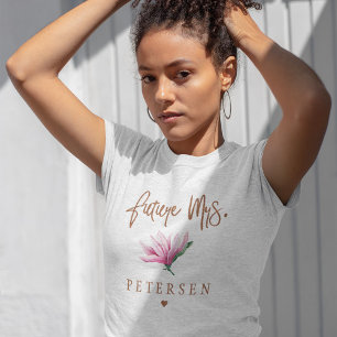 Camiseta Futuro noiva do time de tipografia floral da Sra. 