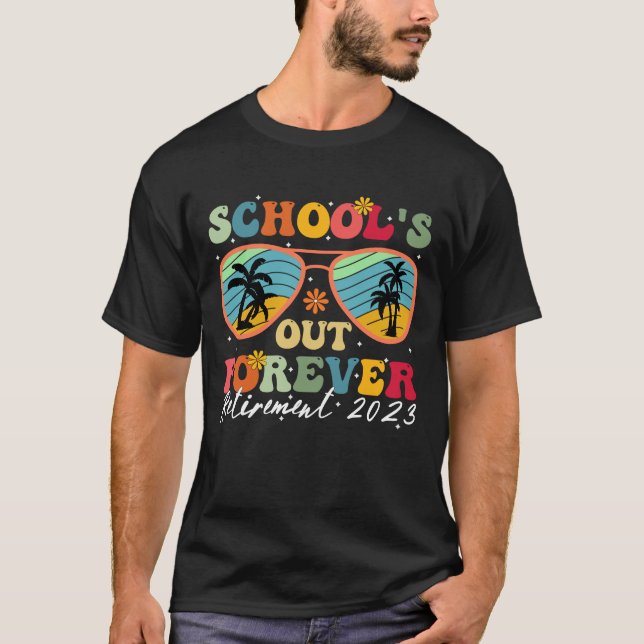 Camiseta Fuuny school's out forever retirement 2023 (Frente)