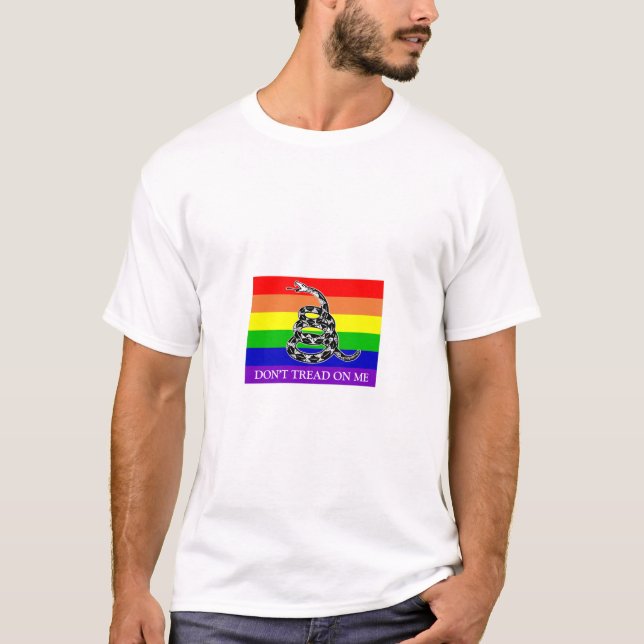 Camiseta Gadsden LGBTQ não pisca no meu sinalizador (Frente)