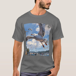 Camiseta Gaivota Whimsical com Sardine