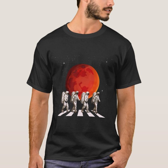 Camiseta Galáxia Espacial dos Astronautas Andando (Frente)
