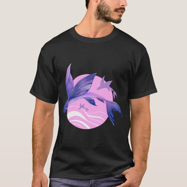 Camiseta Galáxia Fantasia Peixe Voador Rosa Pastel Lua (Frente)