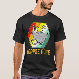 Camiseta Gambá Antigo Fazendo Yoga de Cadáver Para Yoga