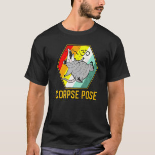 Camiseta Gambá Antigo Fazendo Yoga de Cadáver Para Yoga