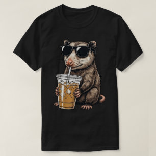 Camiseta Gambá Engraçado Possum Legal Bebendo Café Gelado