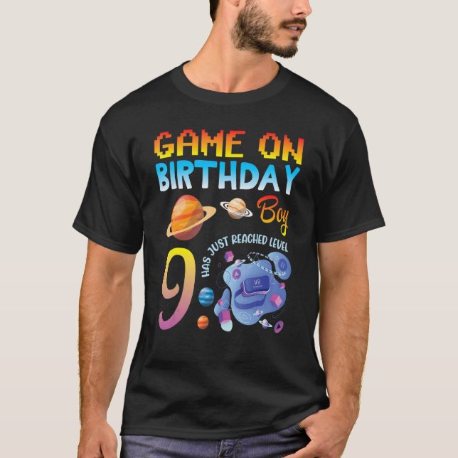 Camiseta Game On My Birthday Gamer Boy Has Just Reached Lev (Frente)
