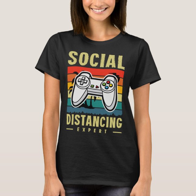 Camiseta Gamer Dad Social Distancing Expert Retro Esports (Frente)